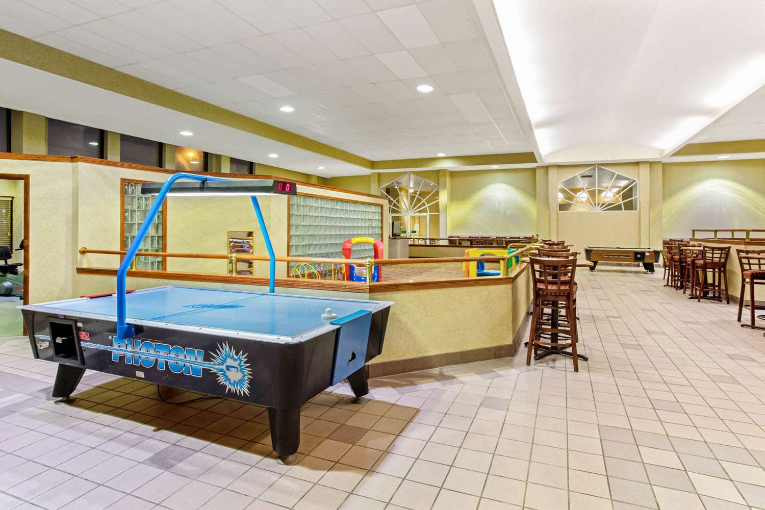 La Quinta Inn & Suites by Wyndham Appleton College Avenue 5/49