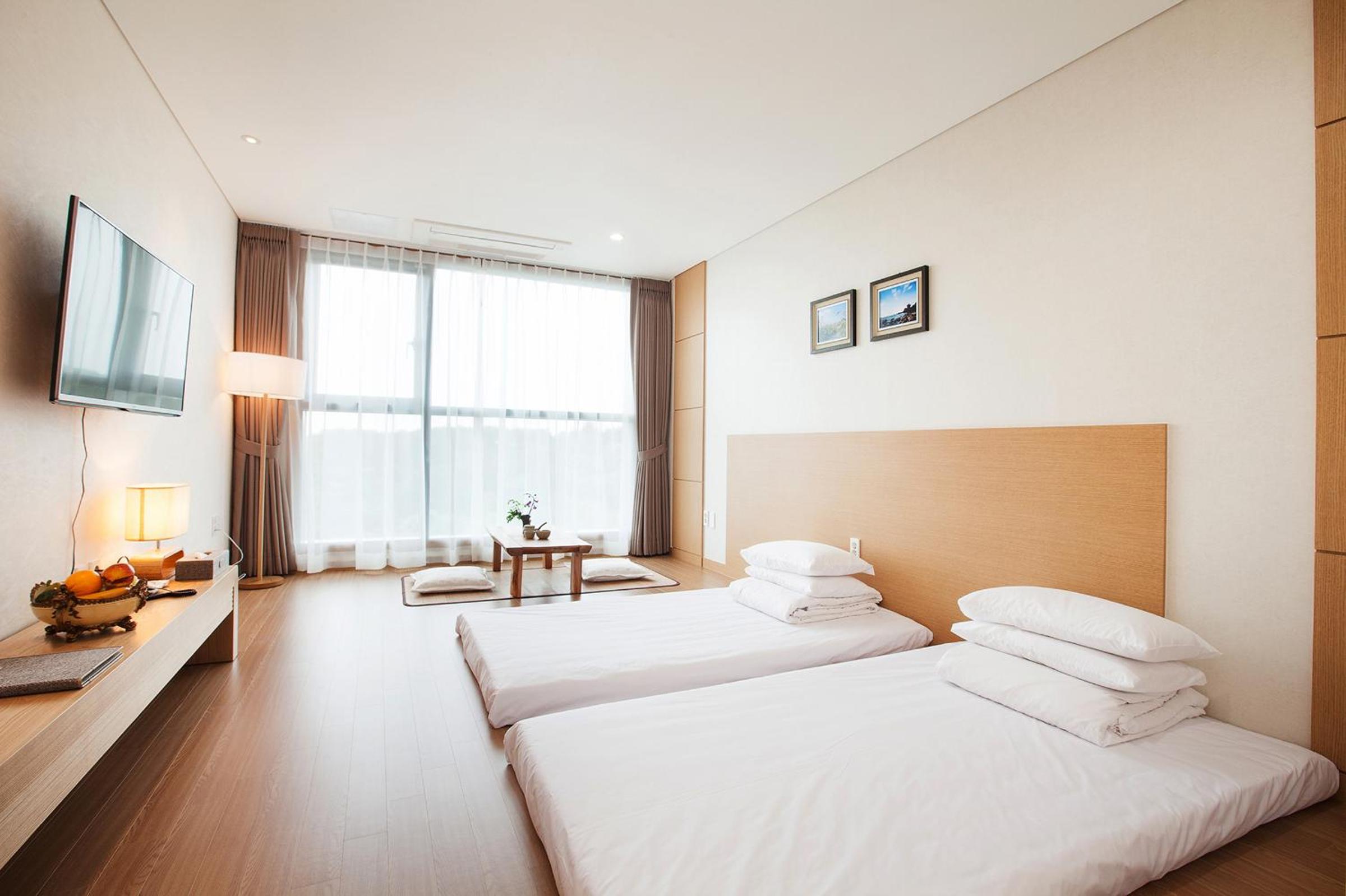 Korean, Twin Beds