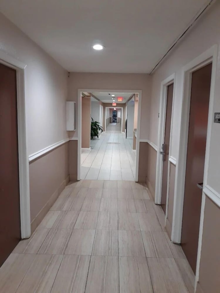 Regency Inn & Suites Houston East I 10 14/52