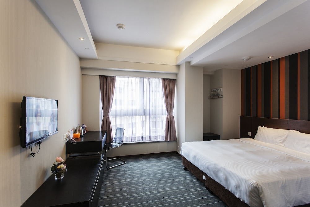 PREMIER, KING BED