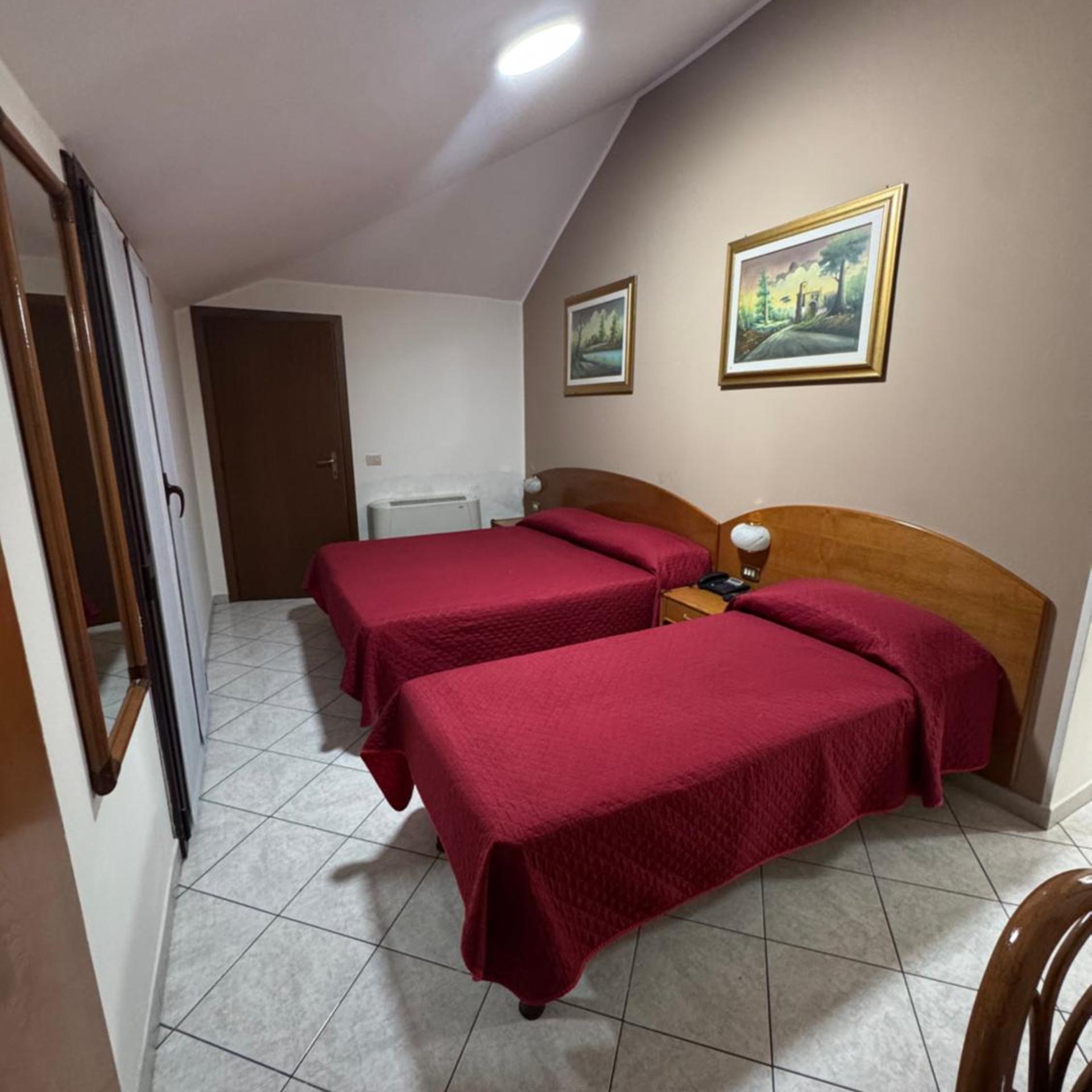 Room, Triple