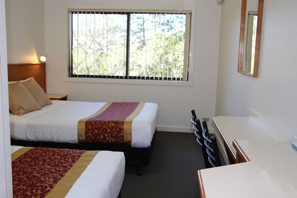 PIONEER WAY MOTEL 27/55