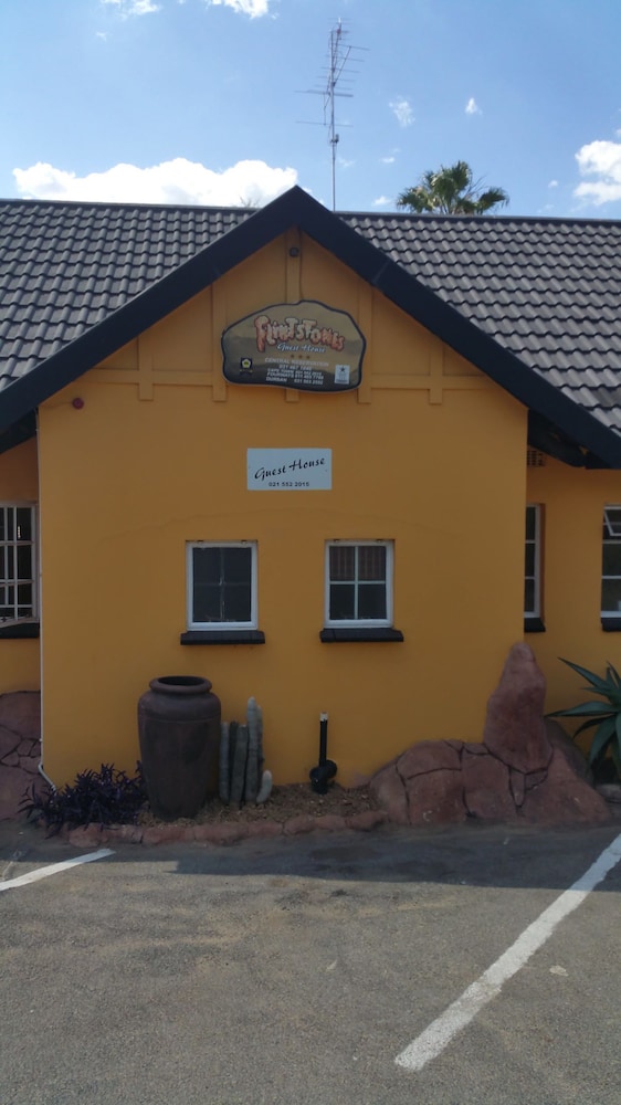 Flintstones Guest House Fourways 2/50