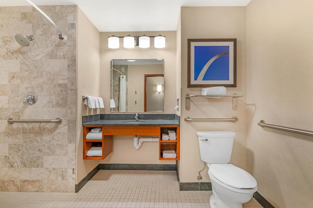 Drury Inn & Suites St Louis Brentwood 50/50