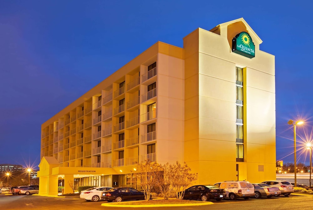La Quinta Inn & Suites by Wyndham Nashville Airport/Opryland 1/38