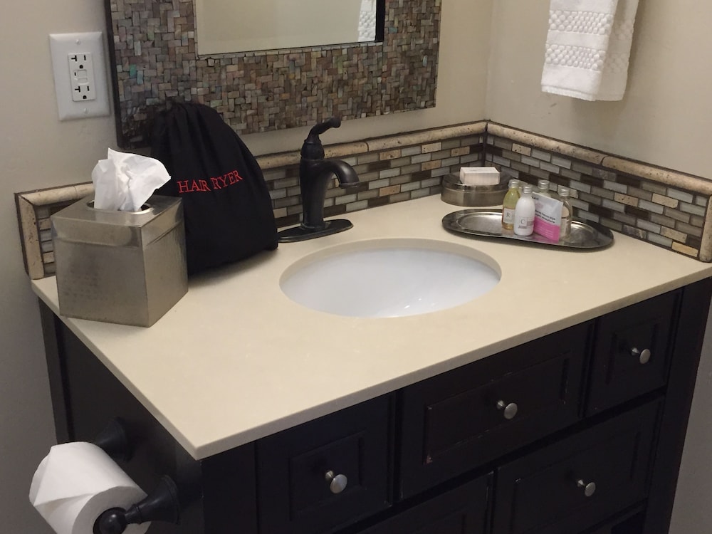 Beach Bungalow Inn and Suites 65/67
