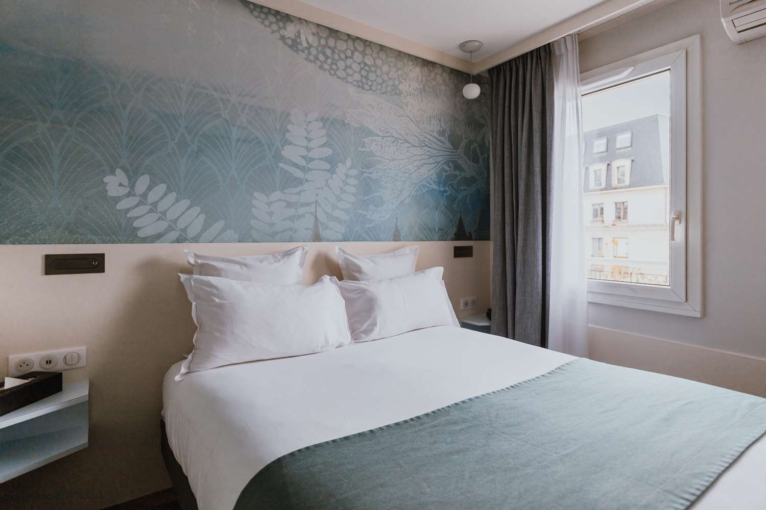 Comfort, Double Bed, Court View