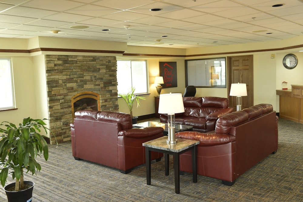 Baymont Inn & Suites by Wyndham Lincoln NE 29/47