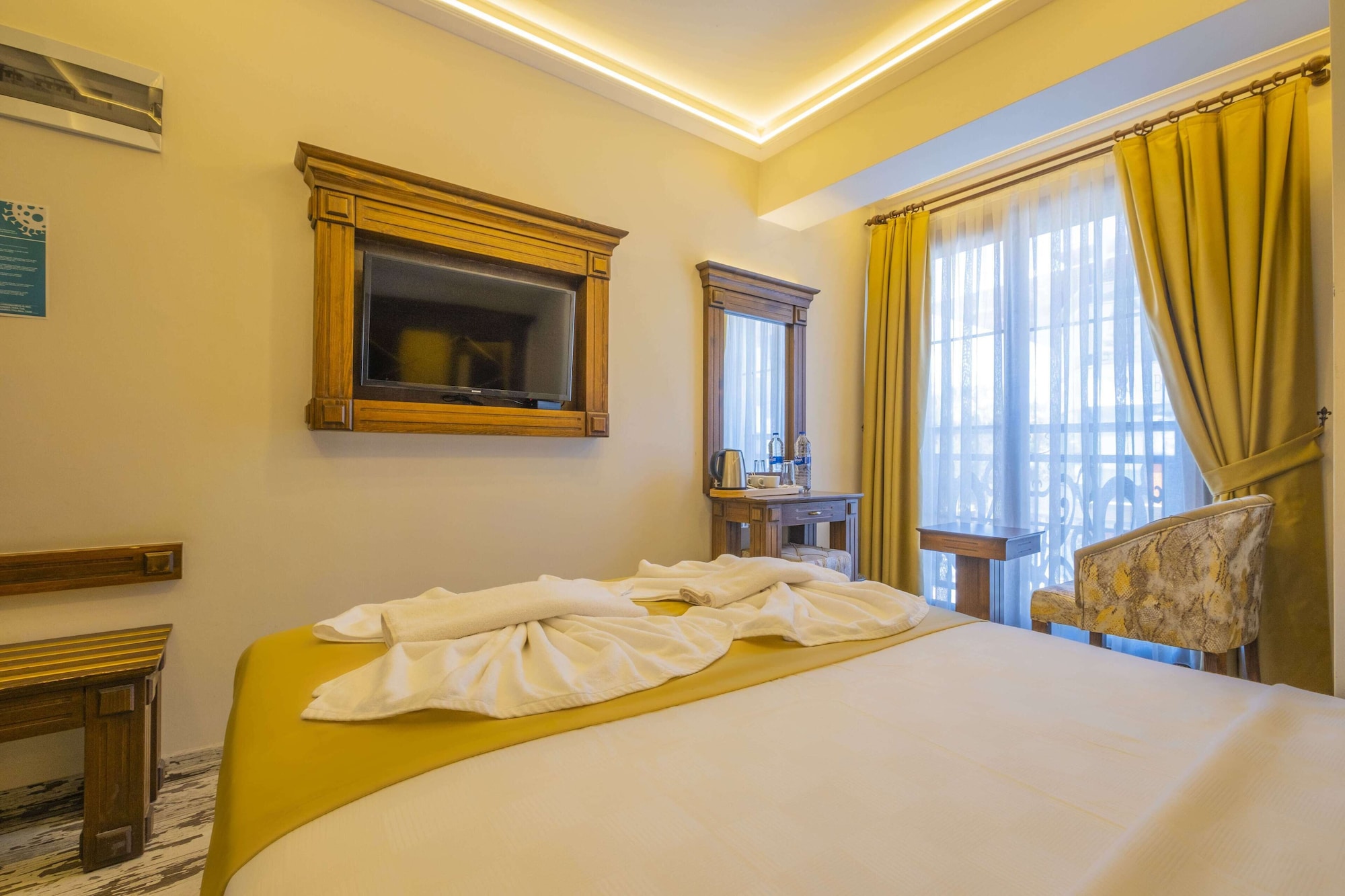 GRAND, DOUBLE BED