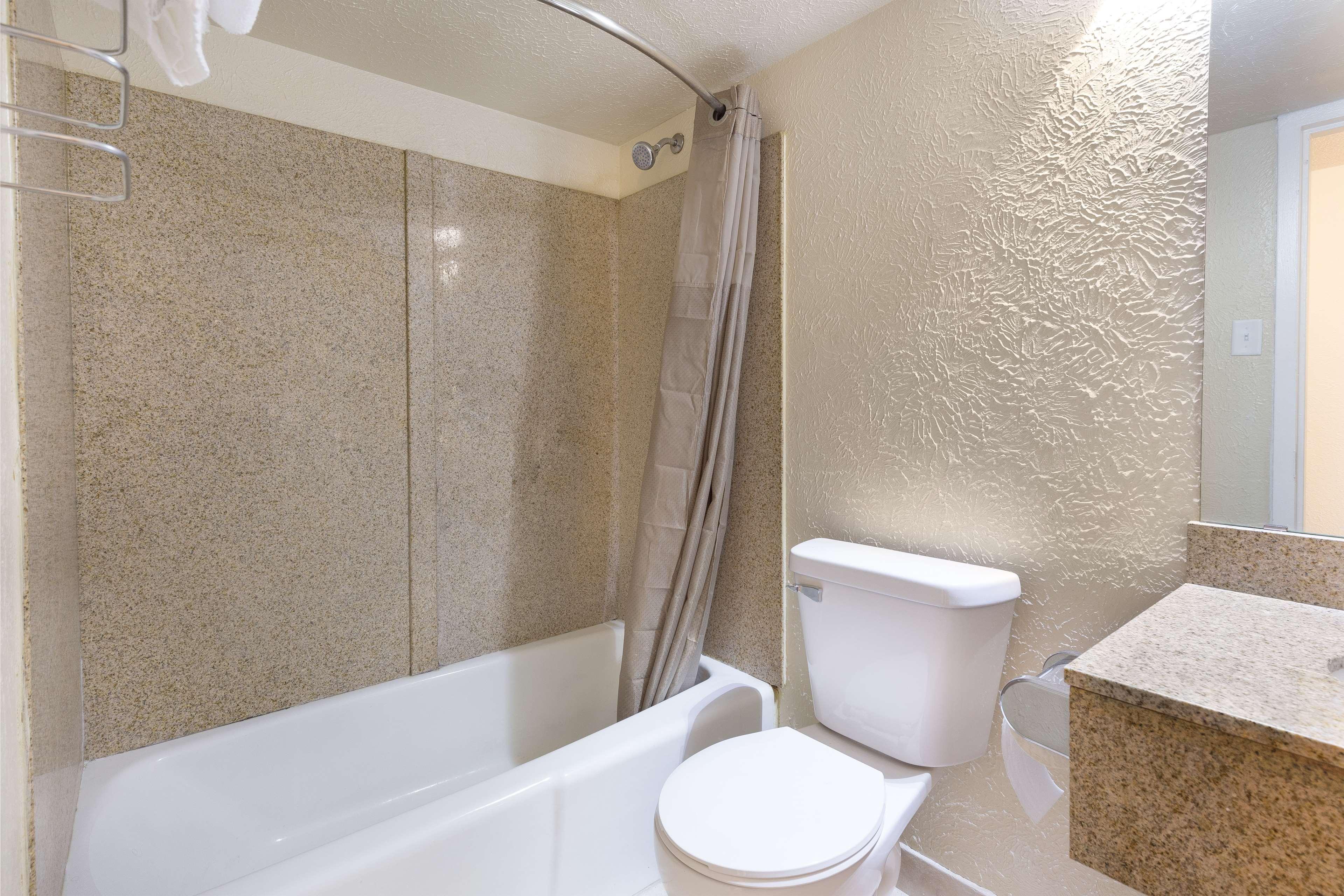 Americas Best Value Inn Lincoln, IL 28/28
