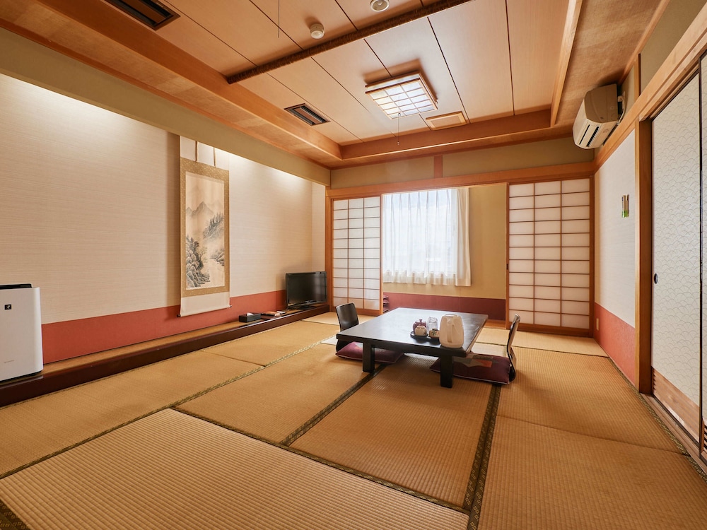 Gamagori Hotel 34/56