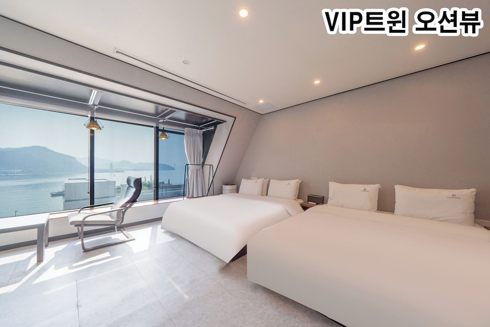 VIP, TWIN BEDS, OCEAN VIEW
