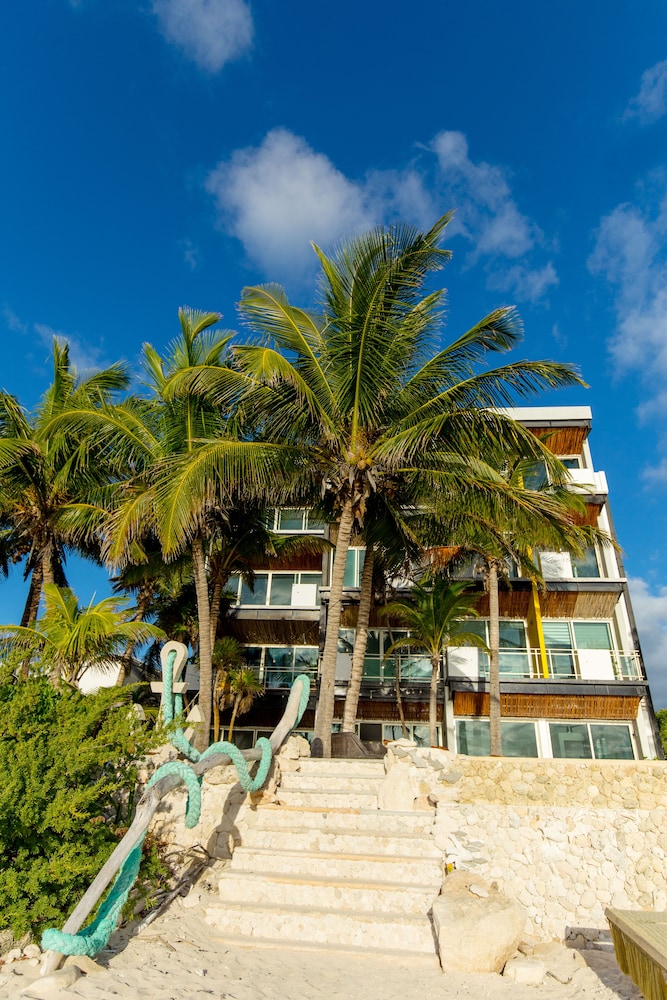Angelina 28 Beachfront by Nah Hotels 39/53