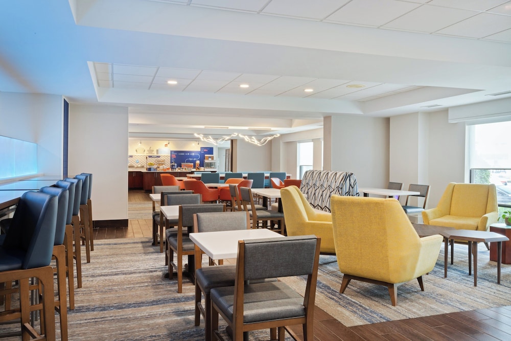 Holiday Inn Express and Suites Cincinnati Riverfront, an IHG Hotel 50/64
