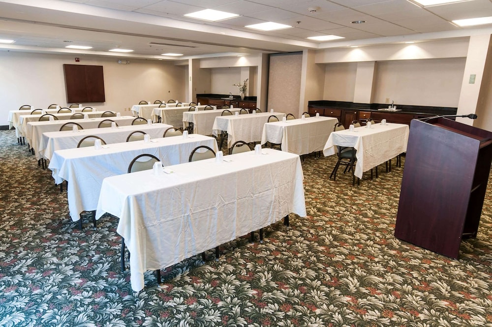 Comfort Inn & Suites Mount Pocono 44/50
