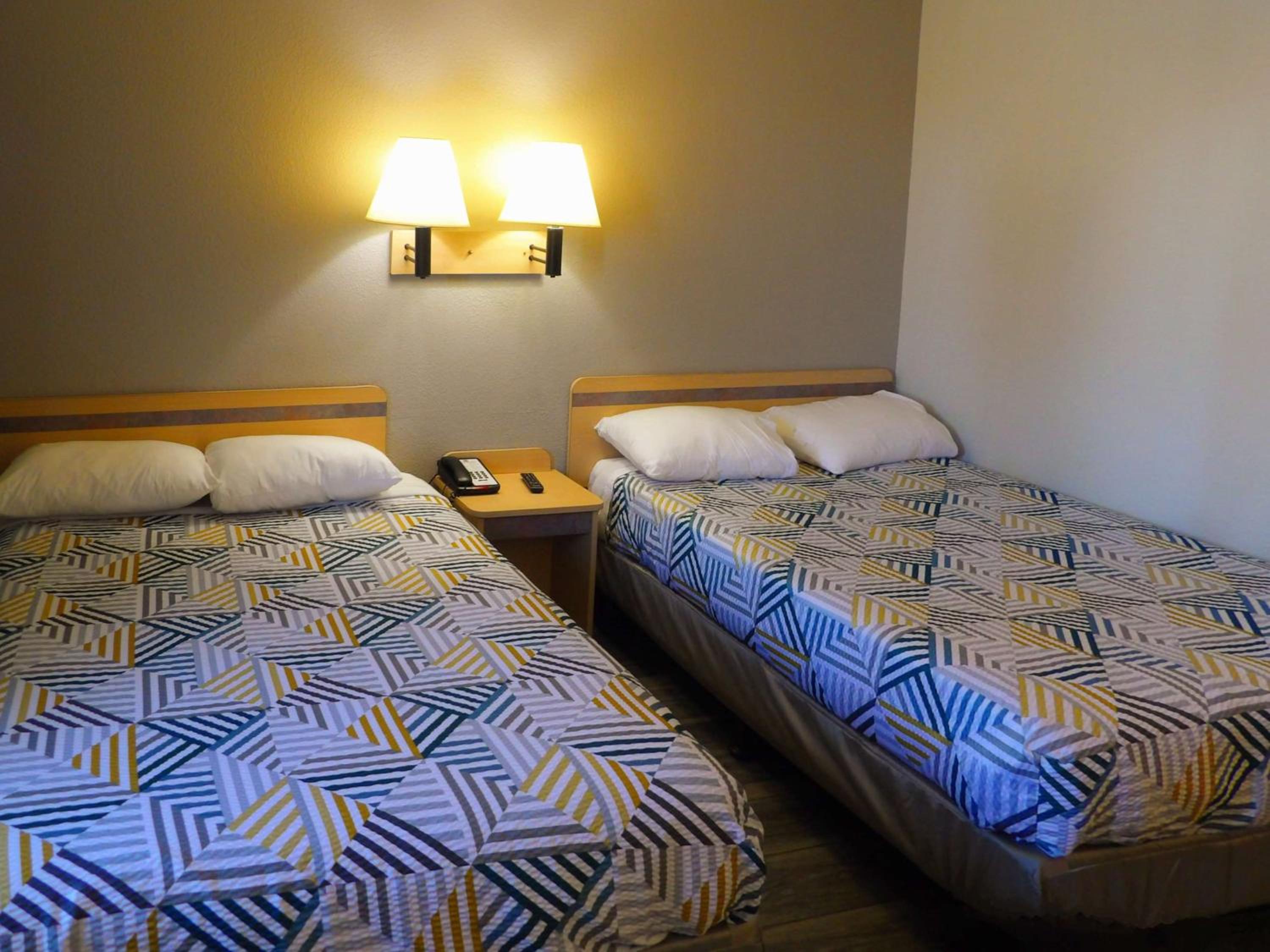 غرفة رباعية للمدخنين، Motel6 Ontario, OR 2/4