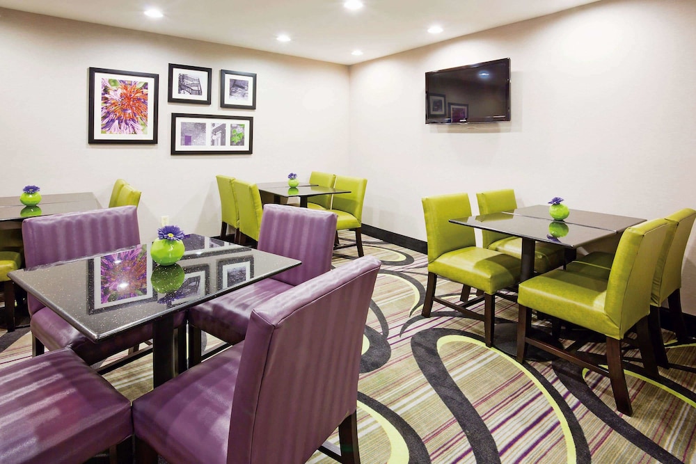 La Quinta Inn Oshkosh 47/56