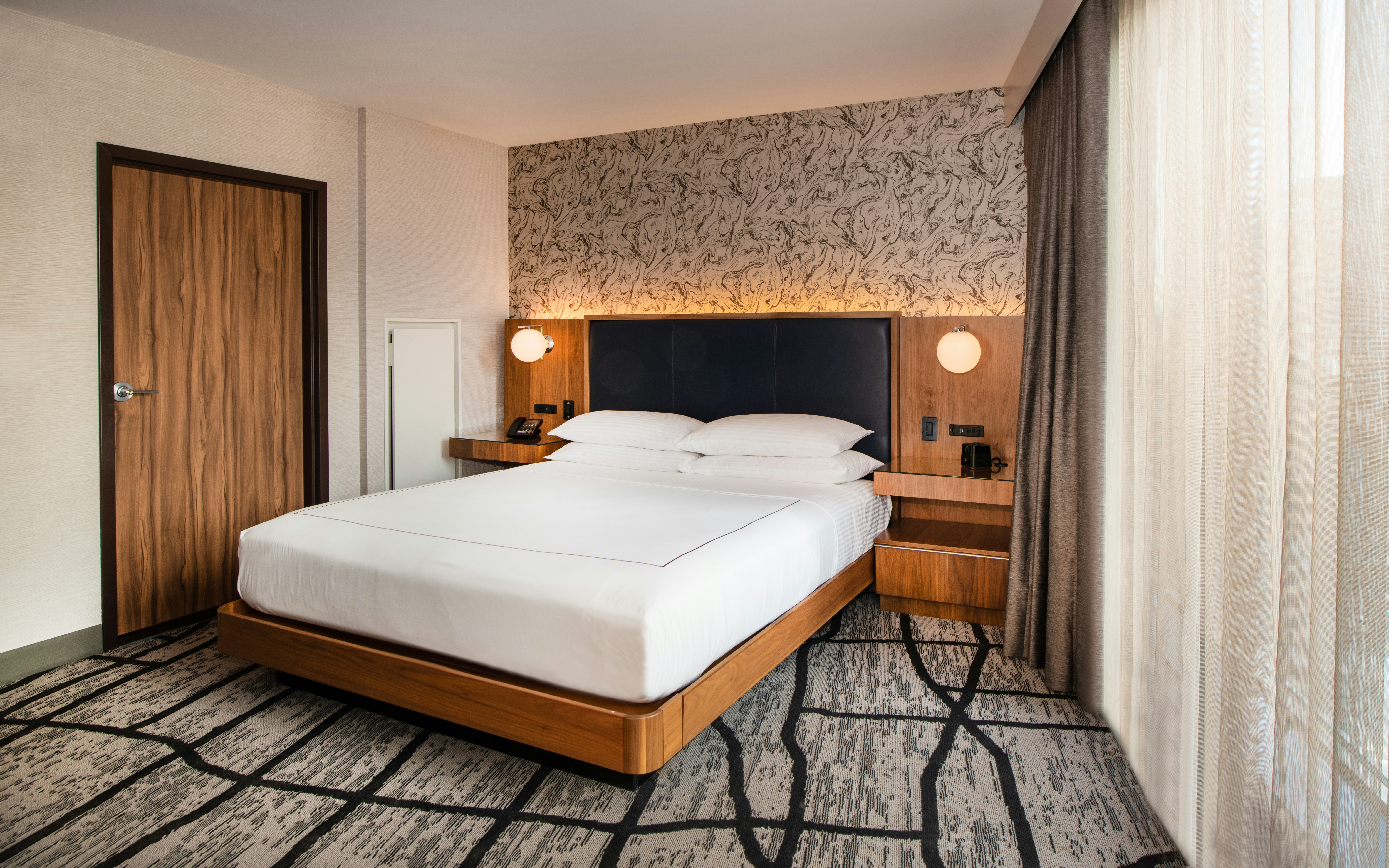1 BEDROOM, SUITE, KING BED, WATER VIEW