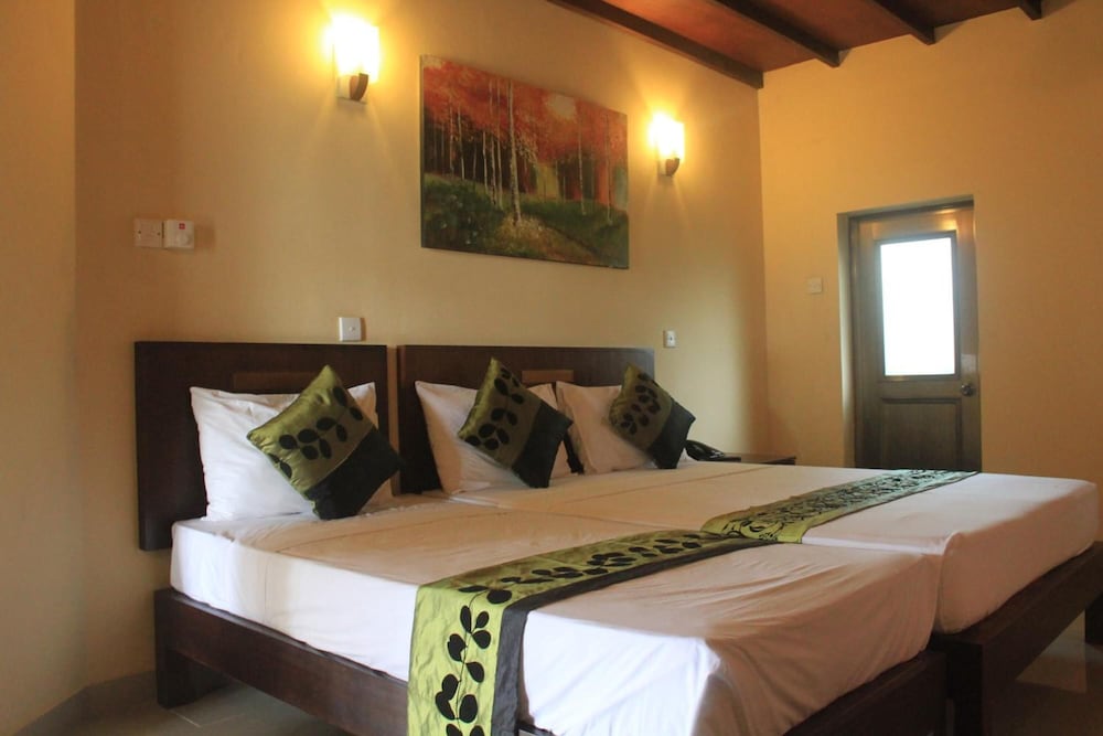 Grand 7 Hotel Thalawathugoda (ex Seven Eleven Hotel) 22/43