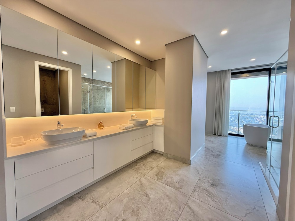 4 Bedrooms, Luxury, Penthouse, 4 King Beds
