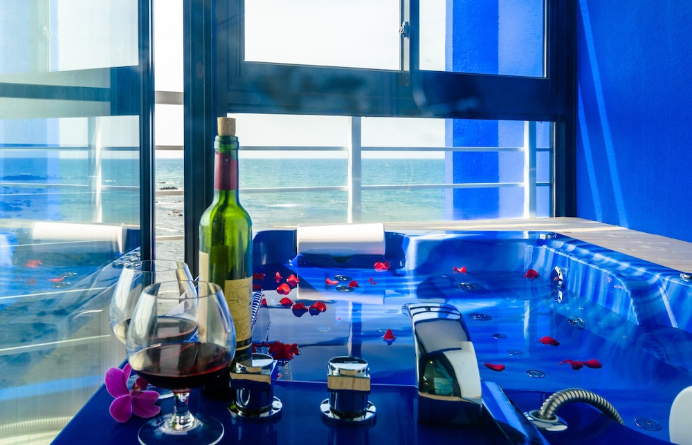 On The Sea Pension 53/80