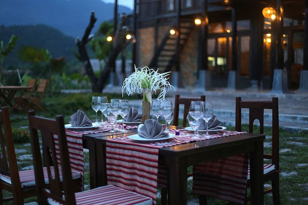Mai Chau Ecolodge 64/72