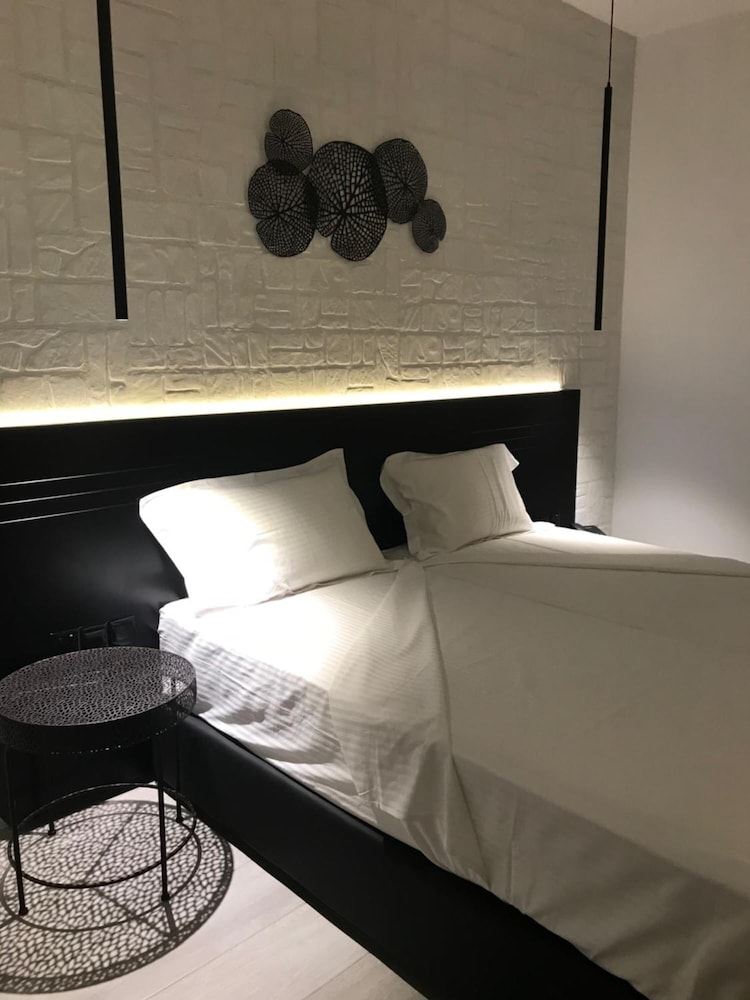 Abacus Suites 24/82