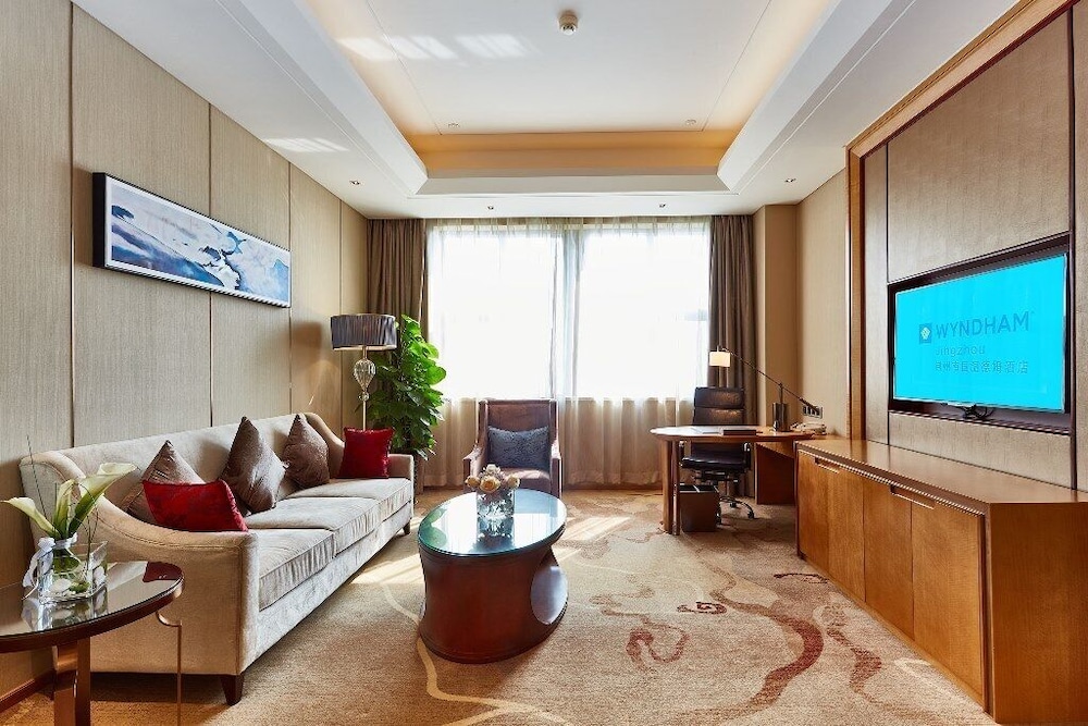 Wyndham Jingzhou 25/40