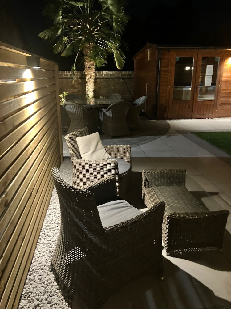 Hedley House Hotel 53/57