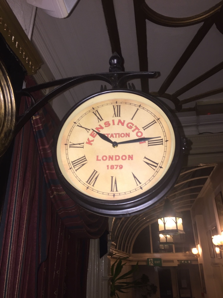 Regency Hotel 4/50