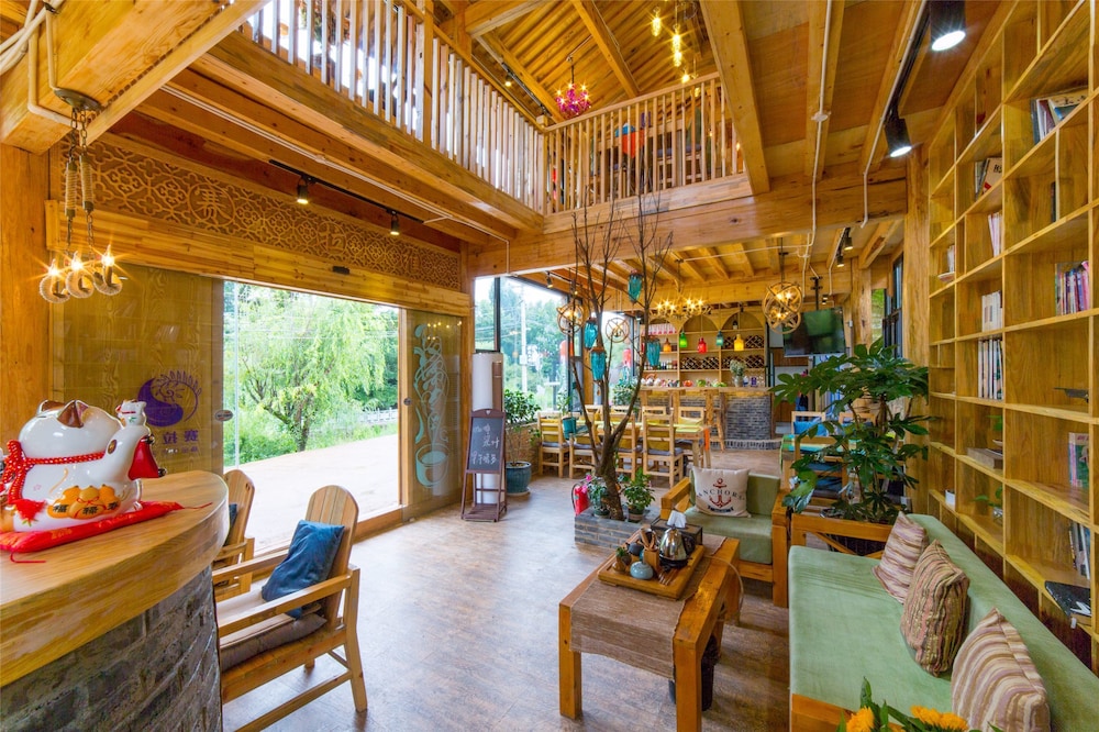 C'est La Vie Boutique Inn 38/50