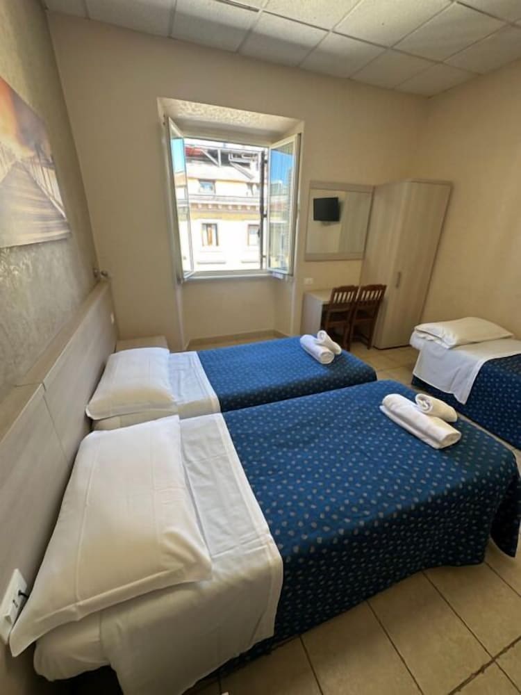 غرفة ثلاثية بثلاثة أسرّة، Concorde Hotel 2/4