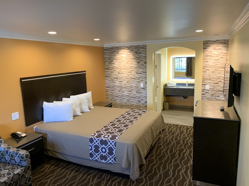 Industry Inn Amp Suites 19/60