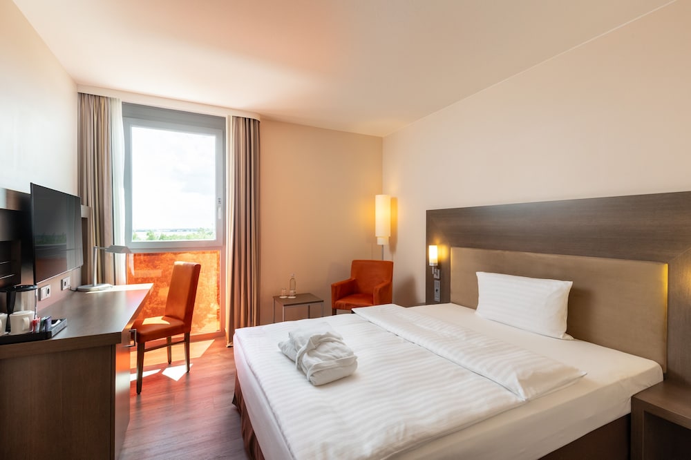 BUSINESS, PLUS, QUEEN BED