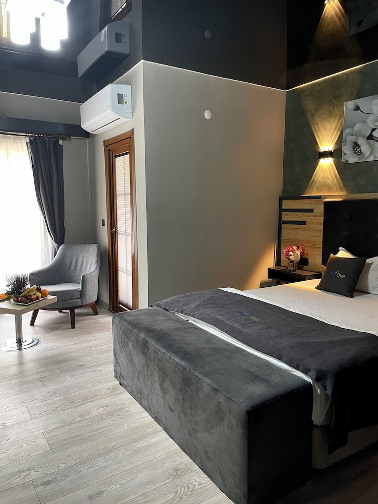 Pugari Otel 18/40