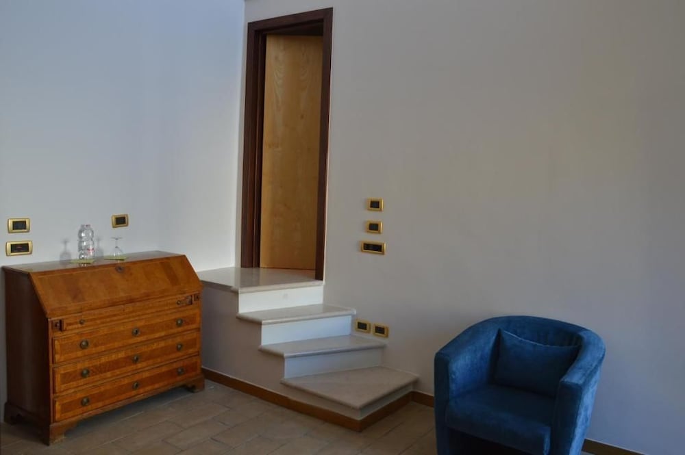 S. Martin Hotel 5/50