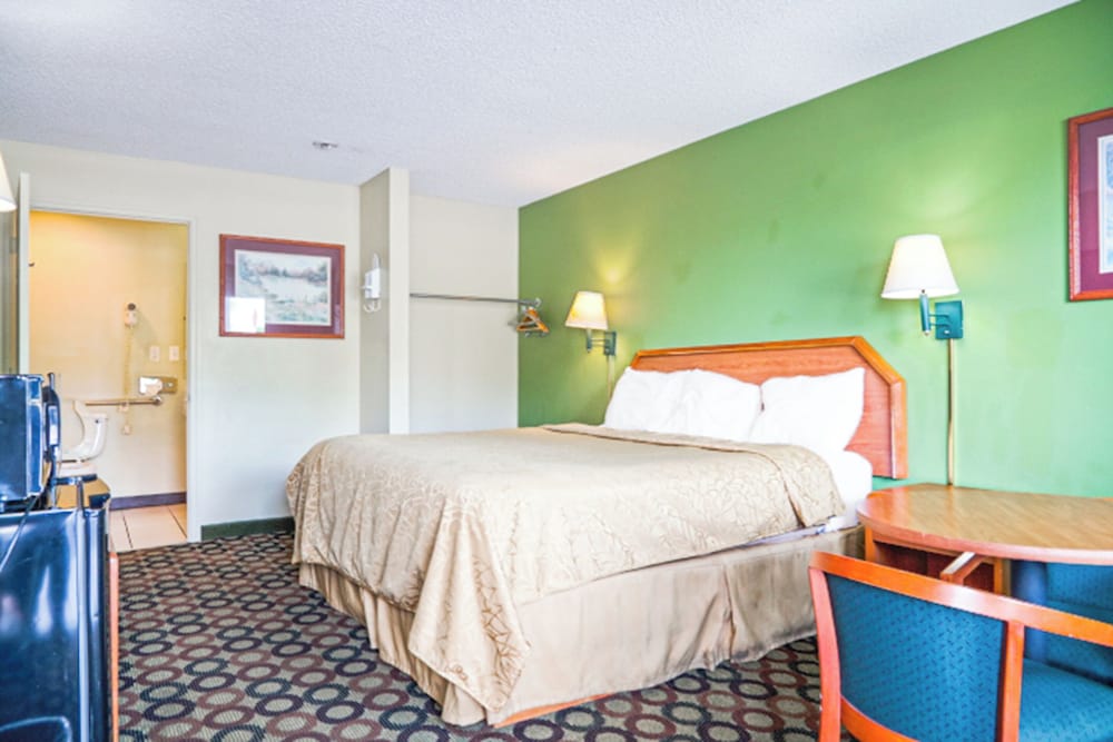 Economy Inn by OYO Ashburn I-75 28/54