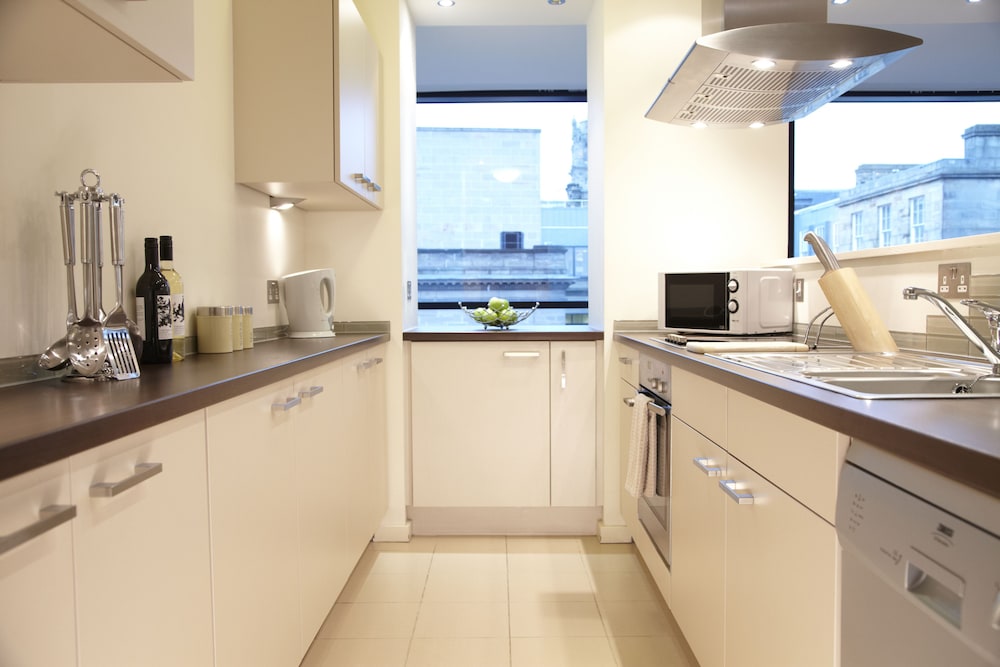 Princes Street Suites Hotel 34/56