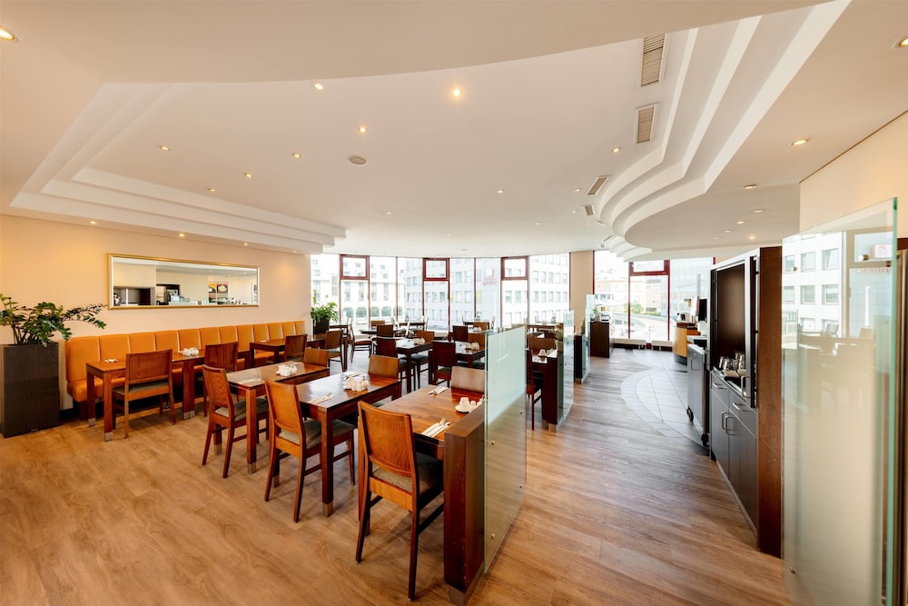 Rugs Hotel Augsburg, Trademark Collection by Wyndham 44/50