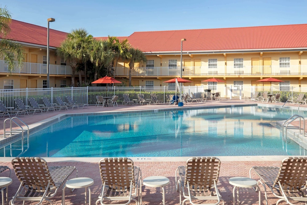 La Quinta Inn By Wyndham Cocoa Beach Port Canaveral