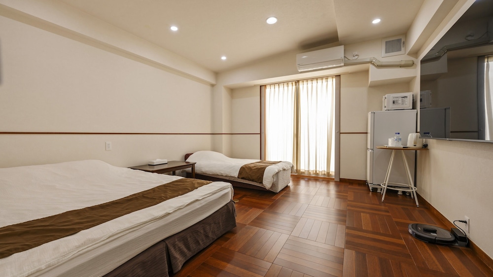 THEATER, TWIN BEDS
