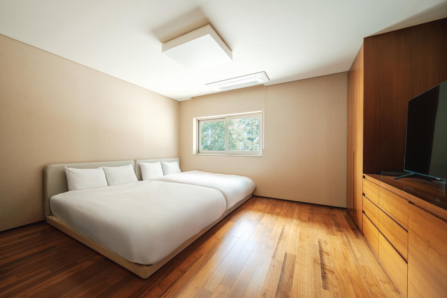 Pine, Villa, Pool Access
