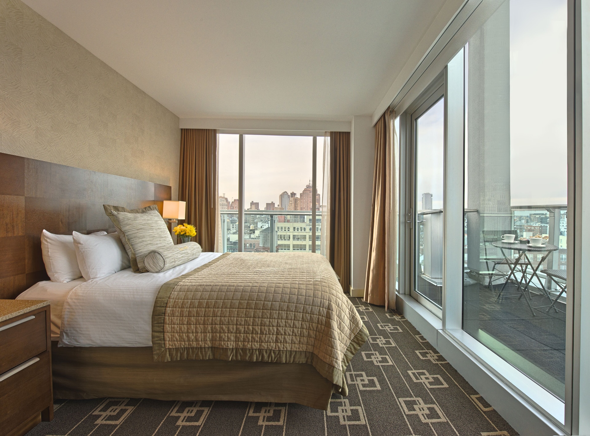 ROOM, QUEEN BED, ACCESSIBLE