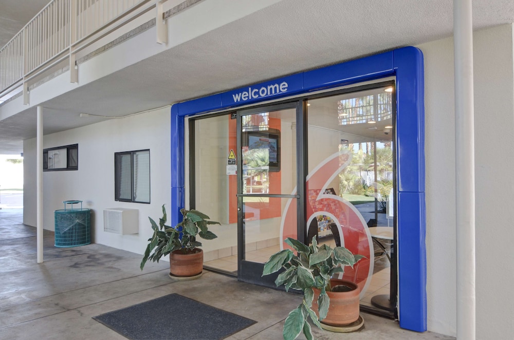 Motel6 Palm Springs, CA - East - Palm Canyon 7/50