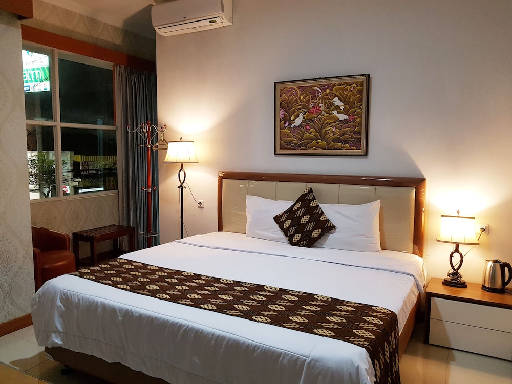 Rene Hotel 12/41