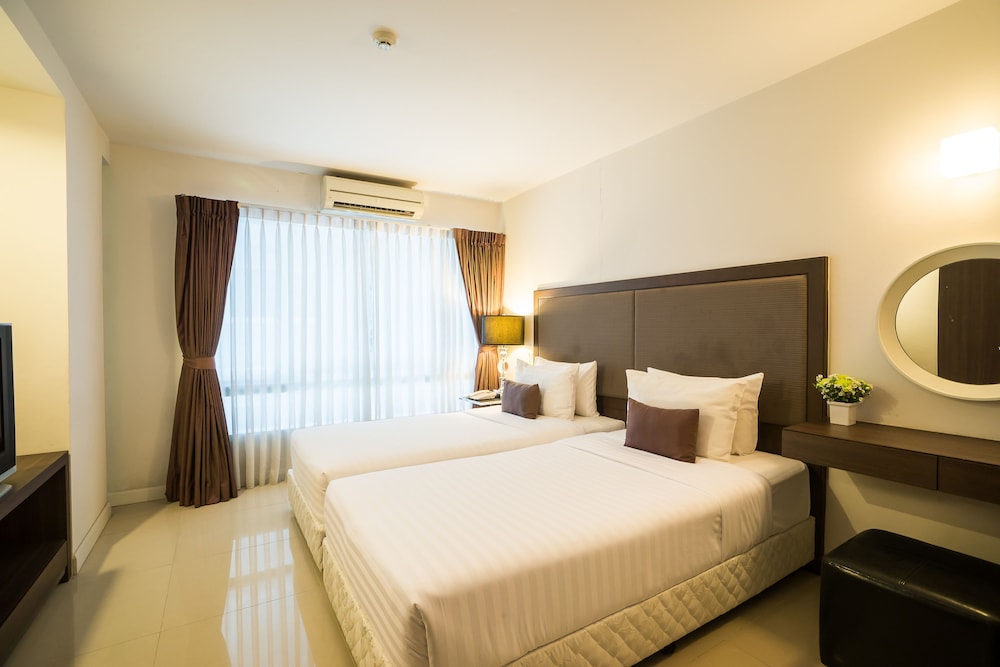 Beyond Suite Hotel 13/73