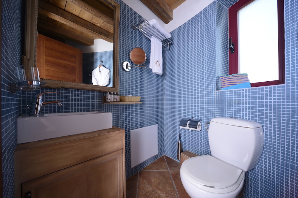 Varos Village Boutique Hotel 48/49
