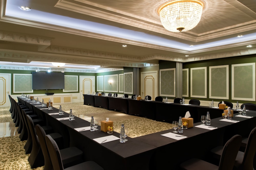 Warwick Doha Hotel 54/59