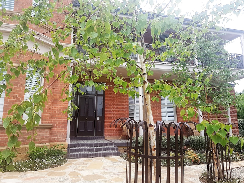 AMBERLEY HOUSE 42/50