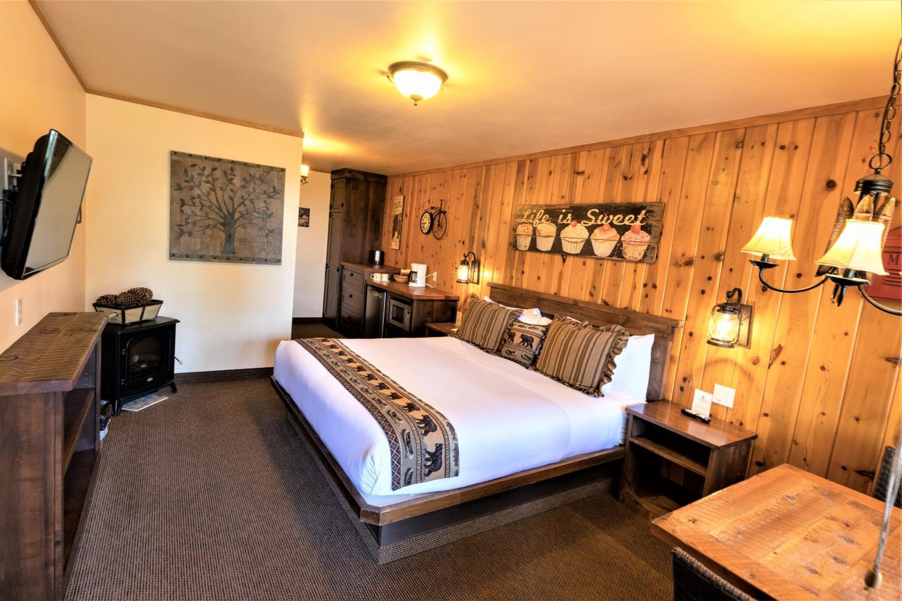 Cedar Glen Lodge 8/52